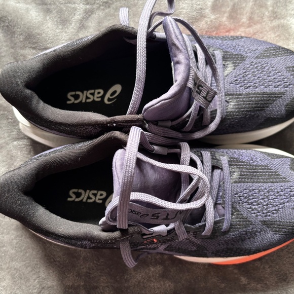 ASICS - Picture 2 of 2